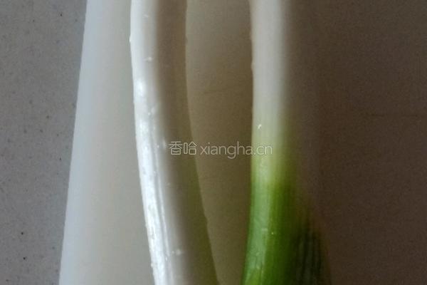 猪肉大葱包子的做法图解1