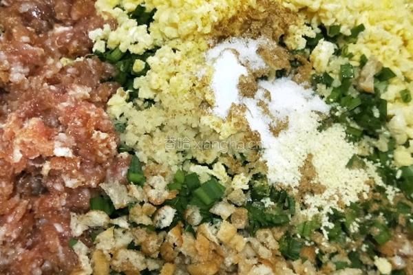 韭菜鸡蛋油条肉饺子的做法图解3