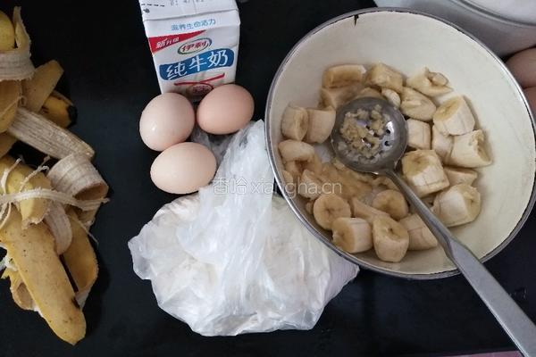 香蕉鸡蛋饼的做法图解2