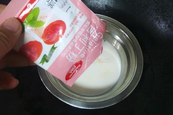 彩虹慕斯蛋糕的做法图解7