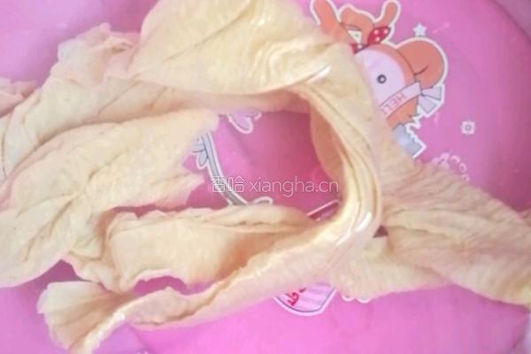 凉拌豆皮的做法图解1