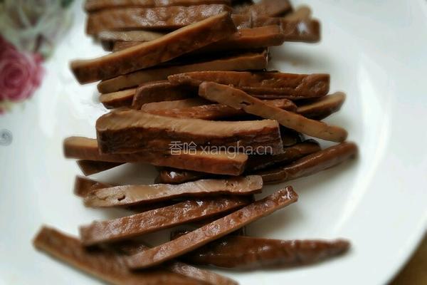芹菜炒豆干的做法图解2