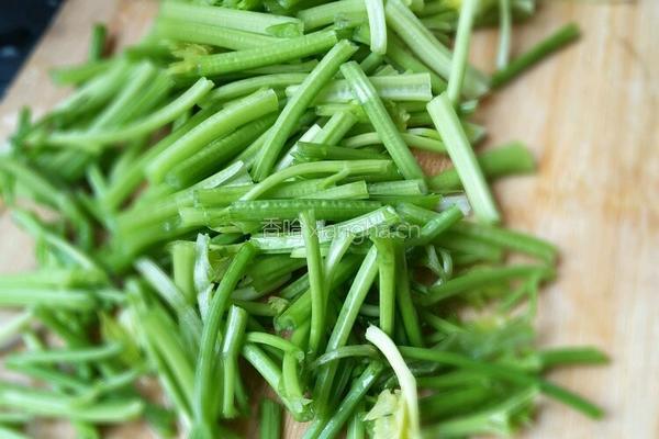 芹菜炒豆干的做法图解4