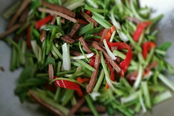 芹菜炒豆干的做法图解7