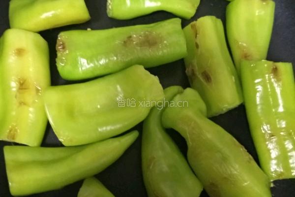 虎皮青椒的做法图解2