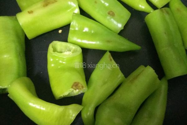 虎皮青椒的做法图解1