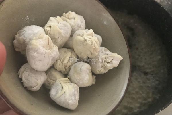 快手早餐，鸡丝紫菜小云吞的做法图解4