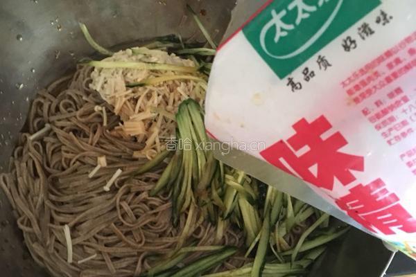 下班回家也可以轻松搞定的晚餐-凉拌荞麦面的做法图解6