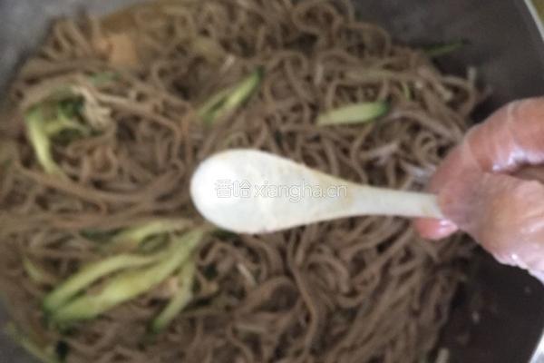 下班回家也可以轻松搞定的晚餐-凉拌荞麦面的做法图解9