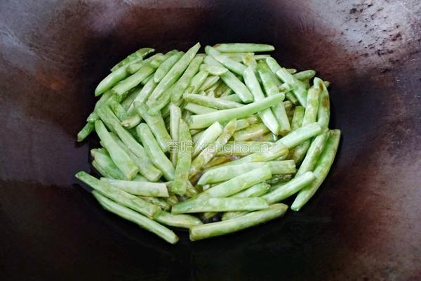 蒜香干煸四季豆的做法图解8