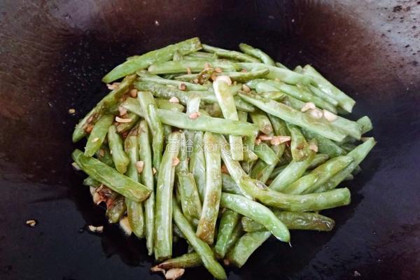 蒜香干煸四季豆的做法图解13