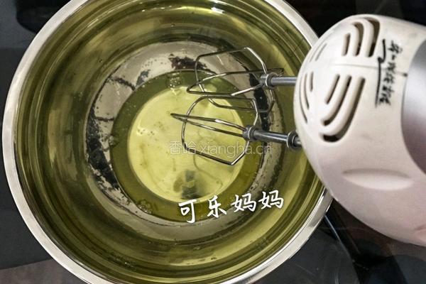 戚风蛋糕的做法图解7