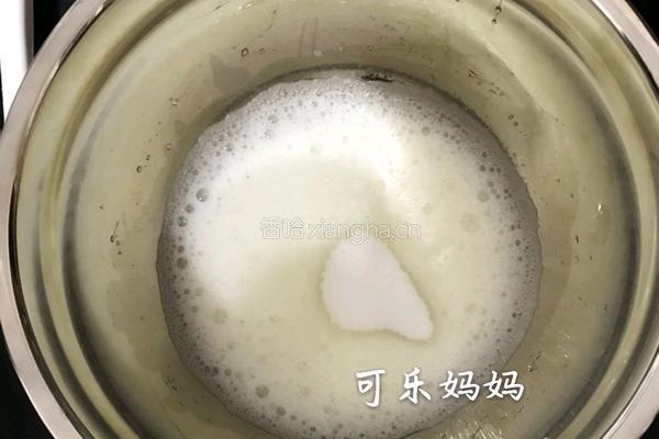 戚风蛋糕的做法图解8