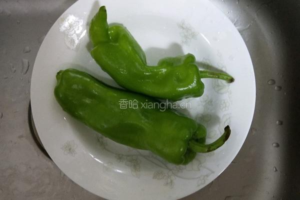 虎皮尖椒的做法图解1