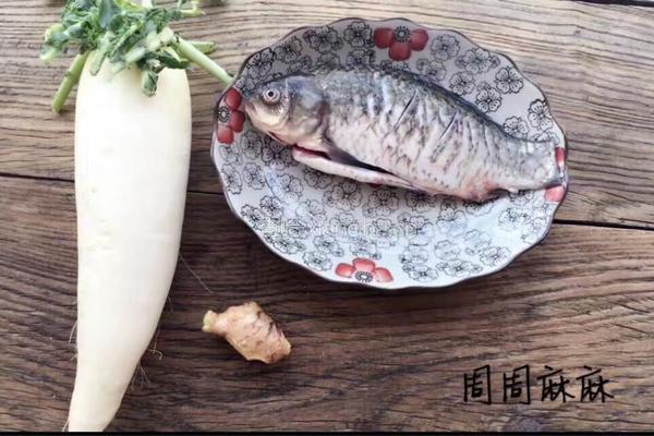 如何熬出好喝的鲫鱼汤的做法图解1