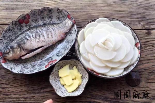 如何熬出好喝的鲫鱼汤的做法图解2