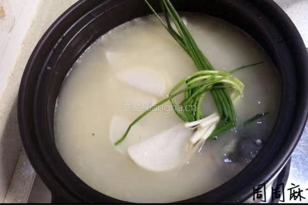 如何熬出好喝的鲫鱼汤的做法图解8