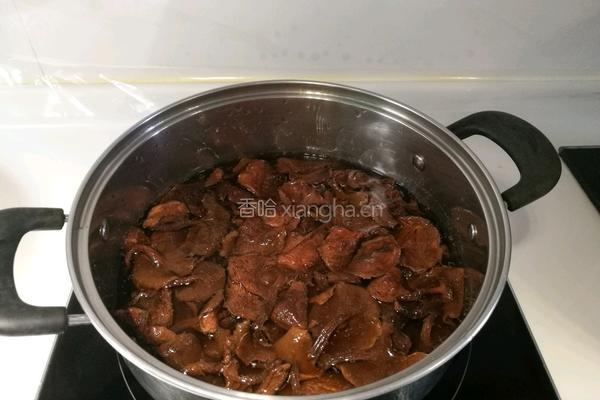 牛肝菌炒土猪肉的做法图解2
