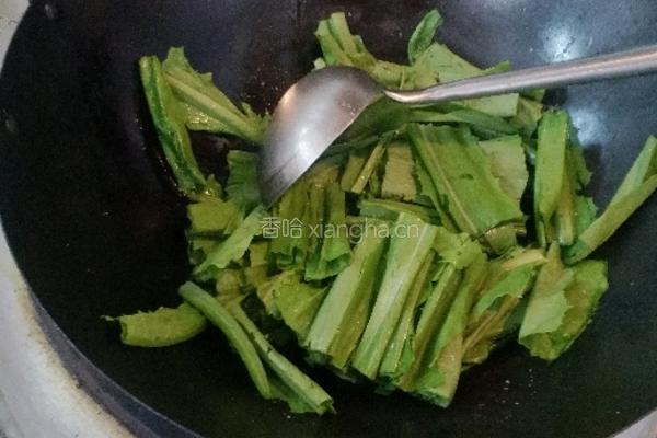 豆豉鲮鱼油麦菜的做法图解3