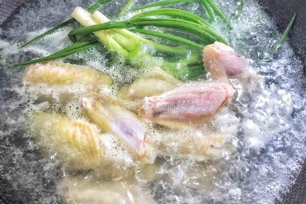 藤椒口水鸡翅的做法图解1