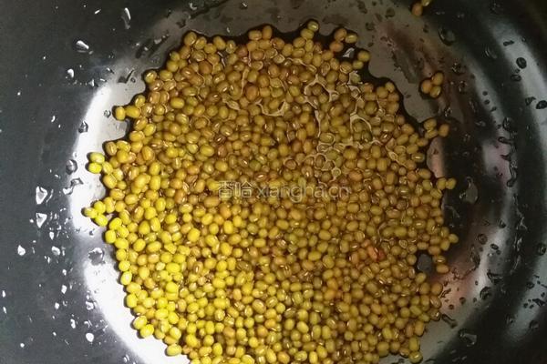 绿豆海带排骨汤的做法图解1