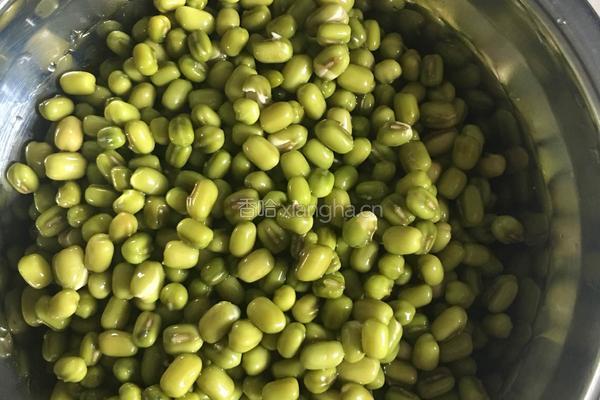 大米绿豆汤的做法图解1