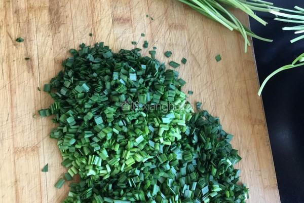 韭菜馅饼的做法图解1