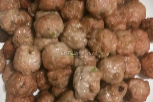 炸猪肉丸子的做法图解4