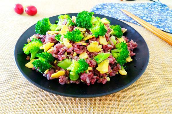 西蓝花炒黑米饭的做法图解16