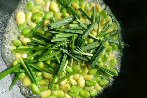 蚕豆黄炒韭菜的做法图解4