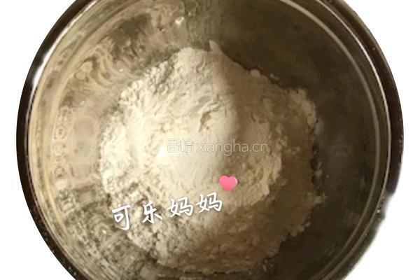 荞面黑枸杞发糕的做法图解1
