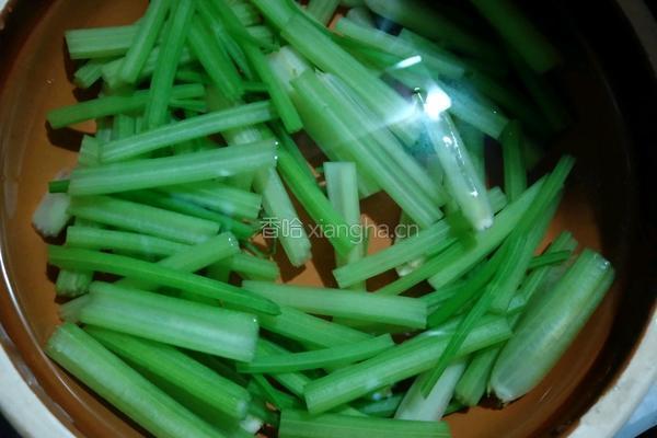茄子芹菜的做法图解6