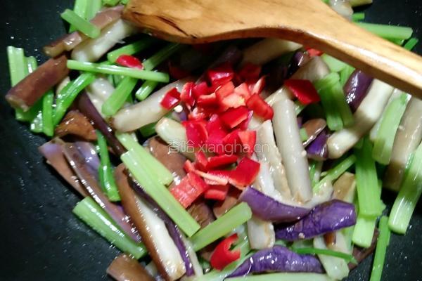 茄子芹菜的做法图解12