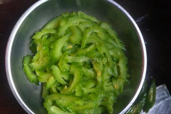 酱油炒苦瓜（减轻苦味）的做法图解4