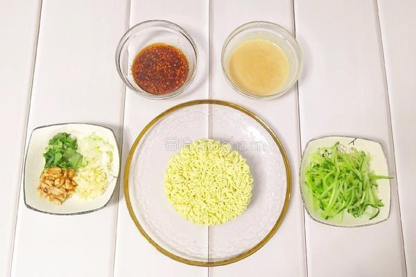 雪碧麻酱拌面的做法图解1