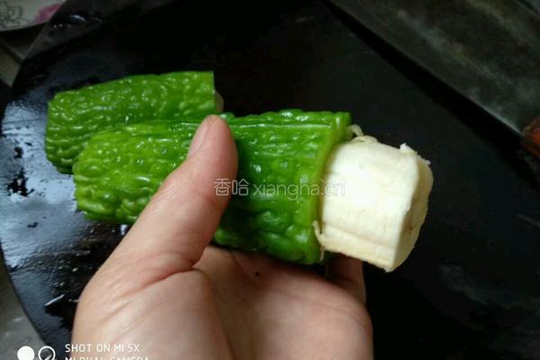 苦瓜香蕉的做法图解5