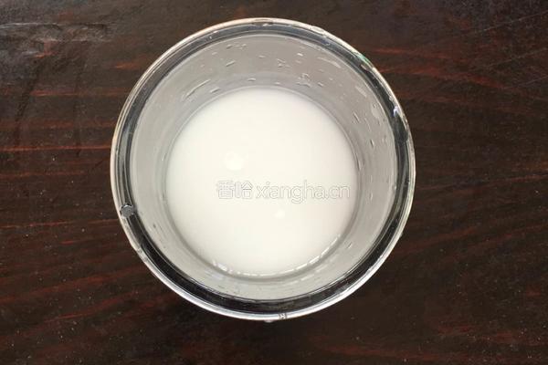 肉丁炒毛豆的做法图解2