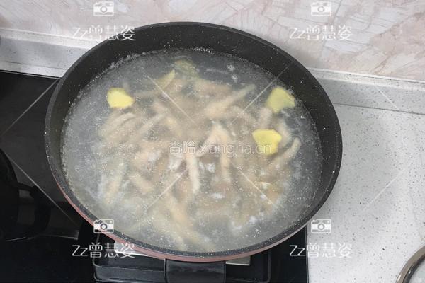 网红柠檬酸辣鸡爪的做法图解3