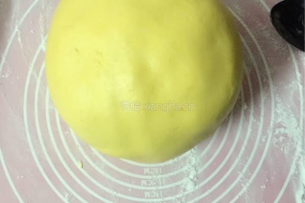 椰丝南瓜饼的做法图解1