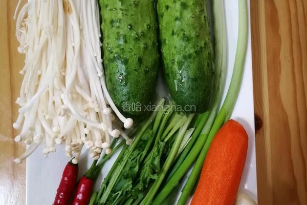 凉拌金针菇的做法图解1