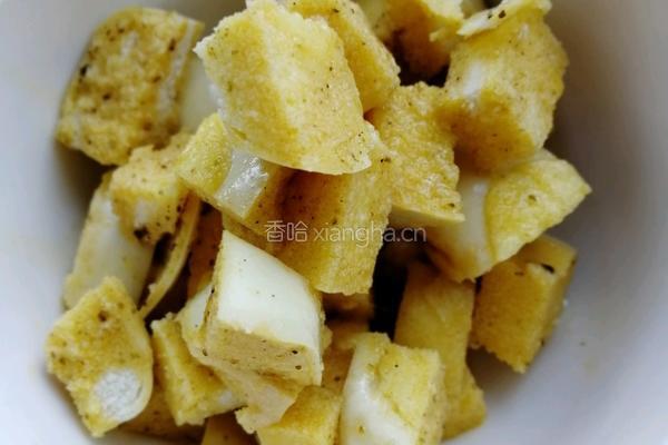 鸡蛋炒馒头块的做法图解3
