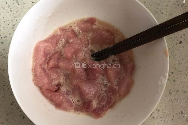 酸甜可口菠萝咕噜肉的做法图解1