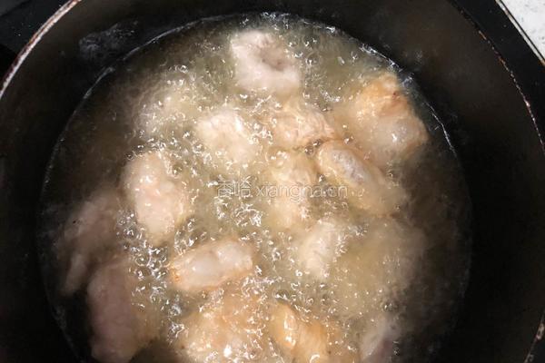 酸甜可口菠萝咕噜肉的做法图解5