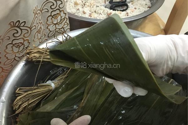咸蛋五香猪肉粽的做法图解16