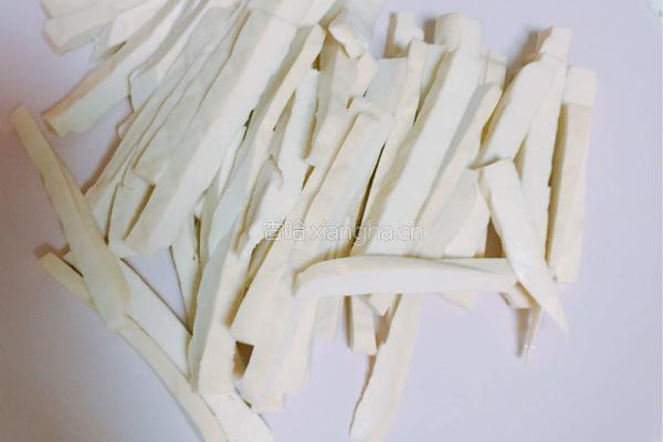 豆腐干炒芹菜的做法图解2
