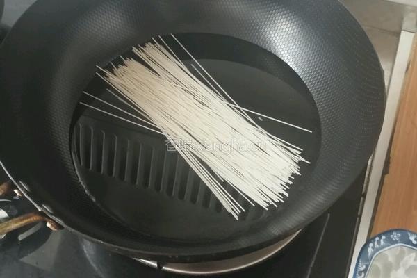 金丝缠腰大虾的做法图解5