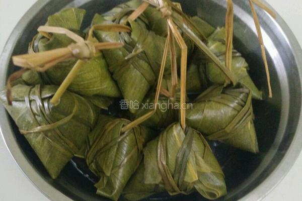 传统四角粽的做法图解8