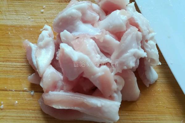 辣椒炒肉的做法图解1