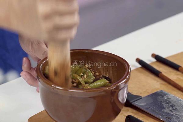 擂辣椒松花蛋的做法图解5