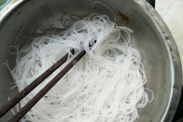 蒜蓉粉丝牡蛎的做法图解2